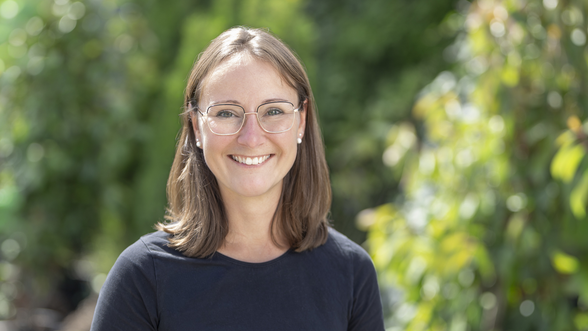 Evi, Bauleiterin in der Gartenpflege